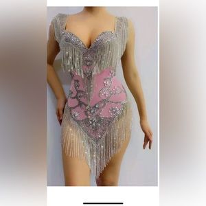 I’m selling this beautiful dress, it can be worn multiple ways.